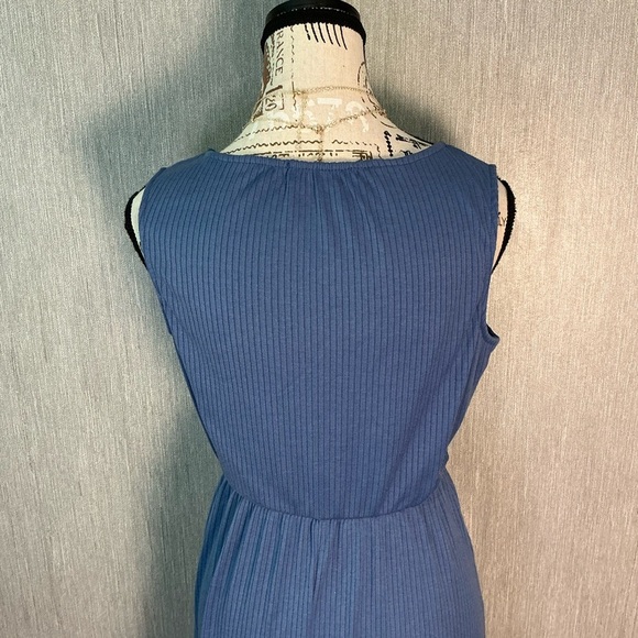 Gilli Sleeveless Blue Maxi Dress Size Medium - Picture 7 of 12